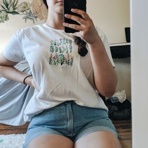 Vintage floral embroidered tee